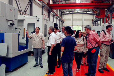 德國(guó)路德維希堡縣政府代表團(tuán)一行蒞臨宜昌長(zhǎng)機(jī)科技公司參觀