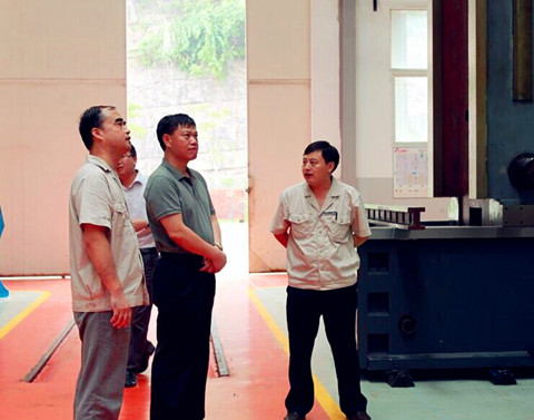 宜昌市市委常委、高新區(qū)黨工委書記莊光明同志蒞臨宜昌長機(jī)科技公司指導(dǎo)工作
