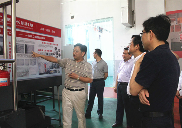 省人大常委會(huì)副主任胡志強(qiáng)一行蒞臨宜昌長(zhǎng)機(jī)科技調(diào)研