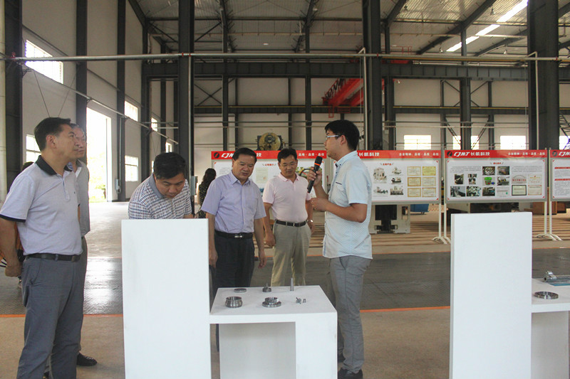 市人大常委會(huì)黨組書記、副主任劉學(xué)甫一行蒞臨宜昌長(zhǎng)機(jī)科技調(diào)研